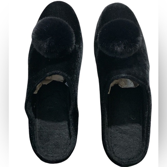 Bearpaw Black Tango Slip-on Women’s Pom Pom Slippers Size 11 - Picture 1 of 4